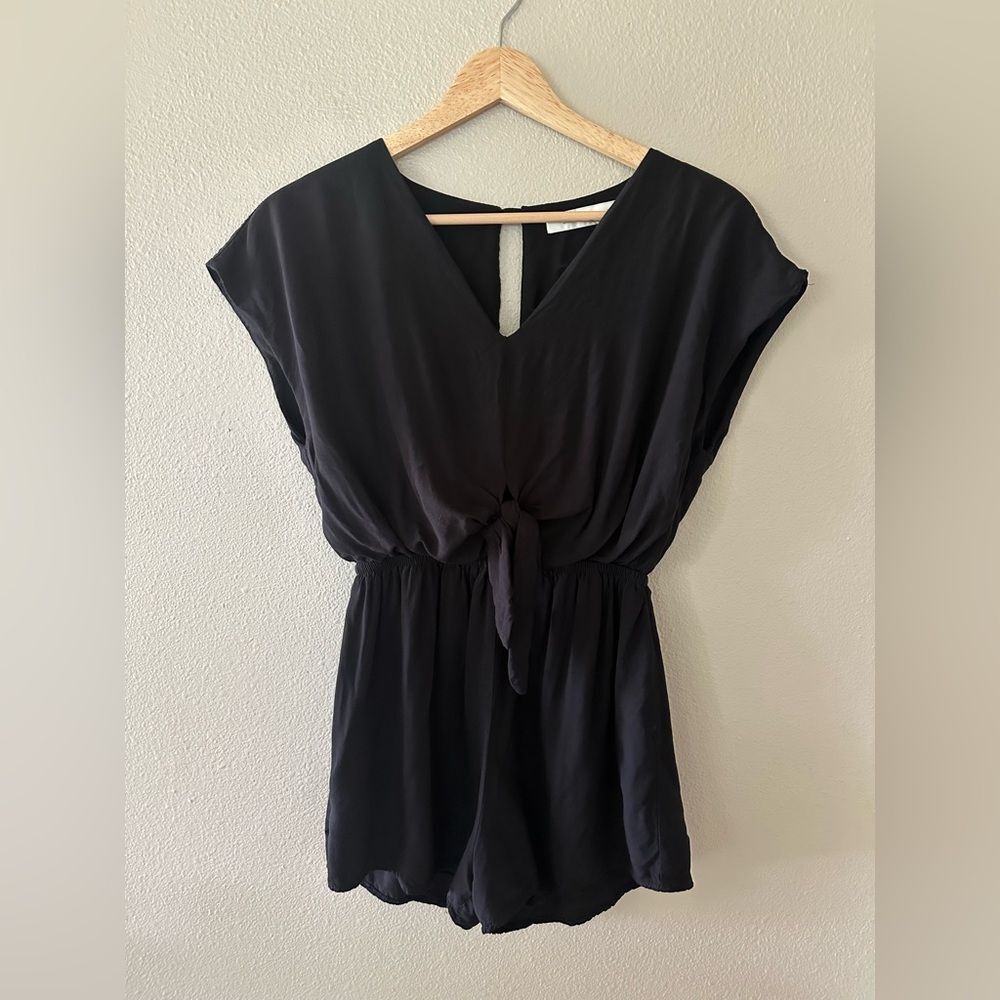 Bishop + Young Isla Romper Black Stretch Crop Sleeveless V Neck Tie Front Small